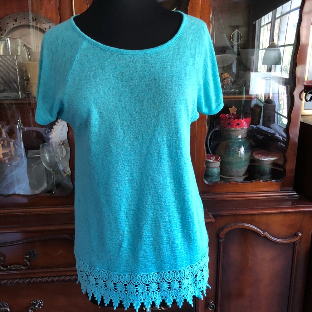 Short Sleeve/Cap Sleeve lace trimmed shirt (Small)